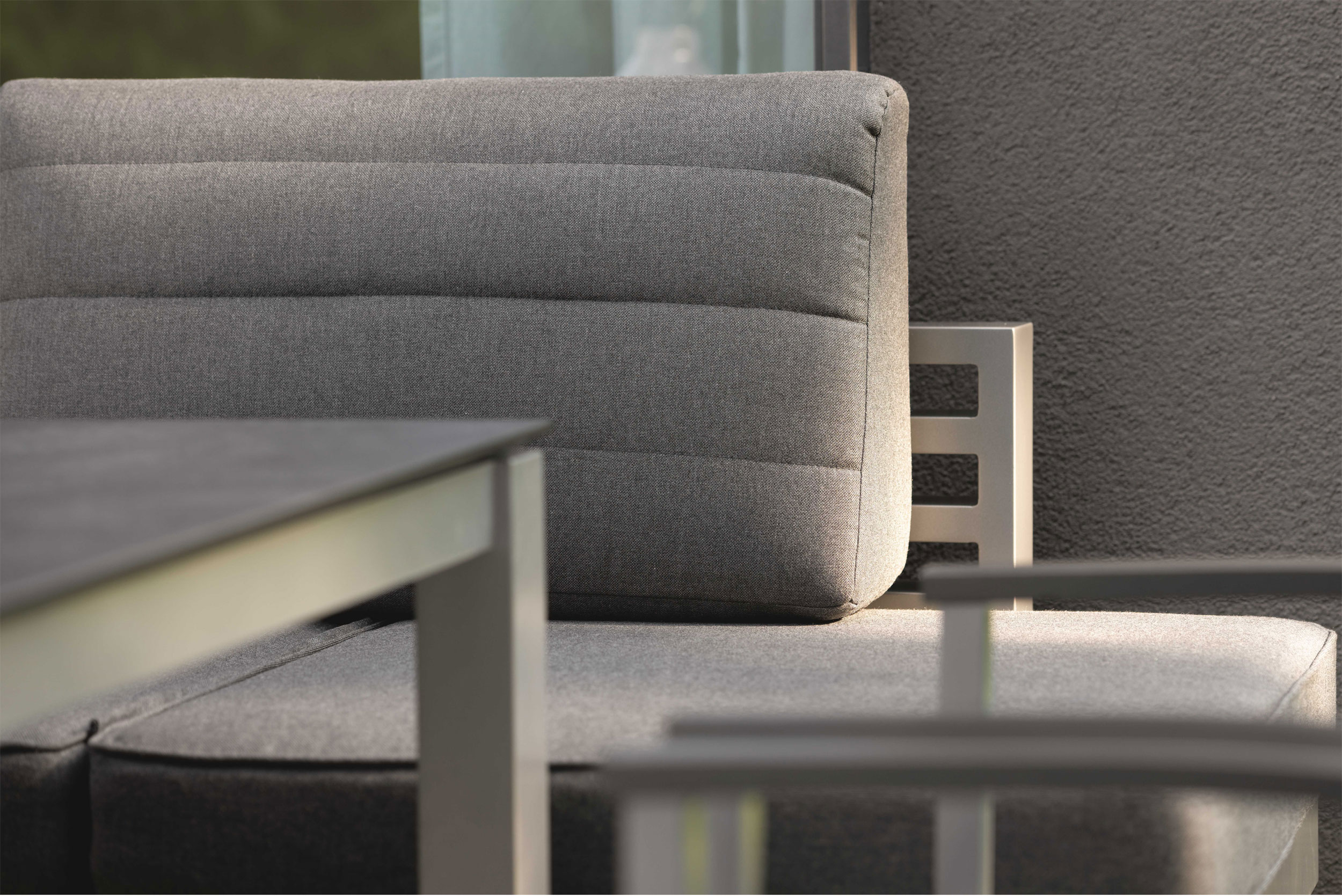 STERN Dining-Bank/Liege image number 3