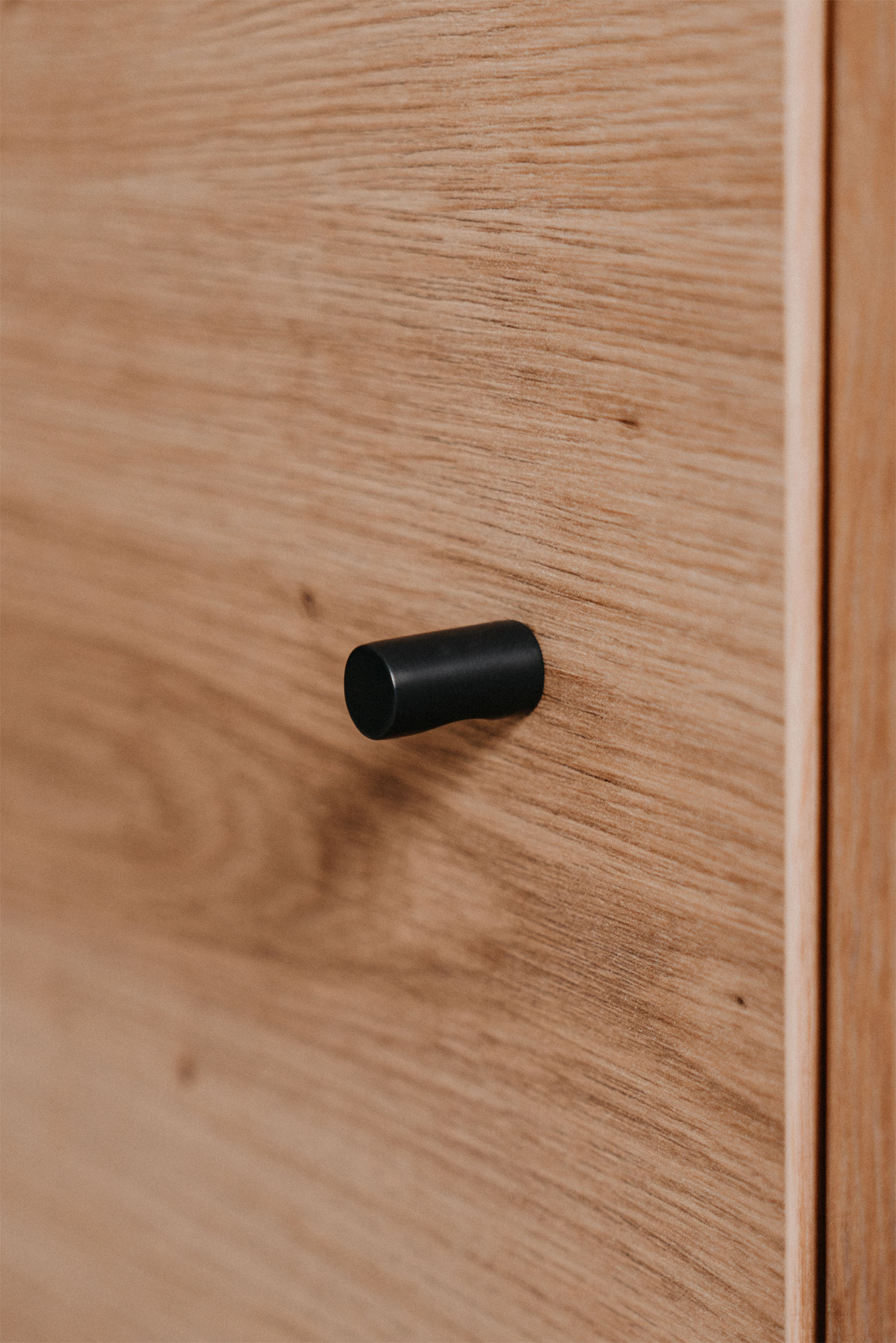 Sideboard image number 3