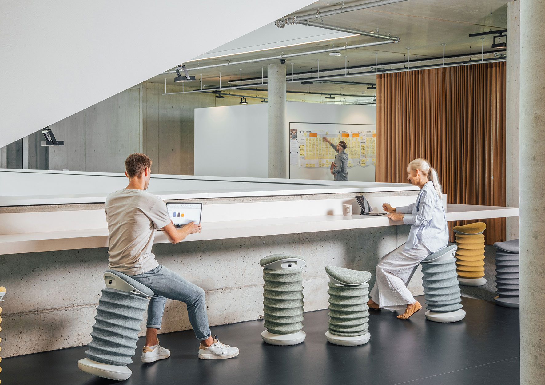 Livestyle-Sitzhocker image number 2