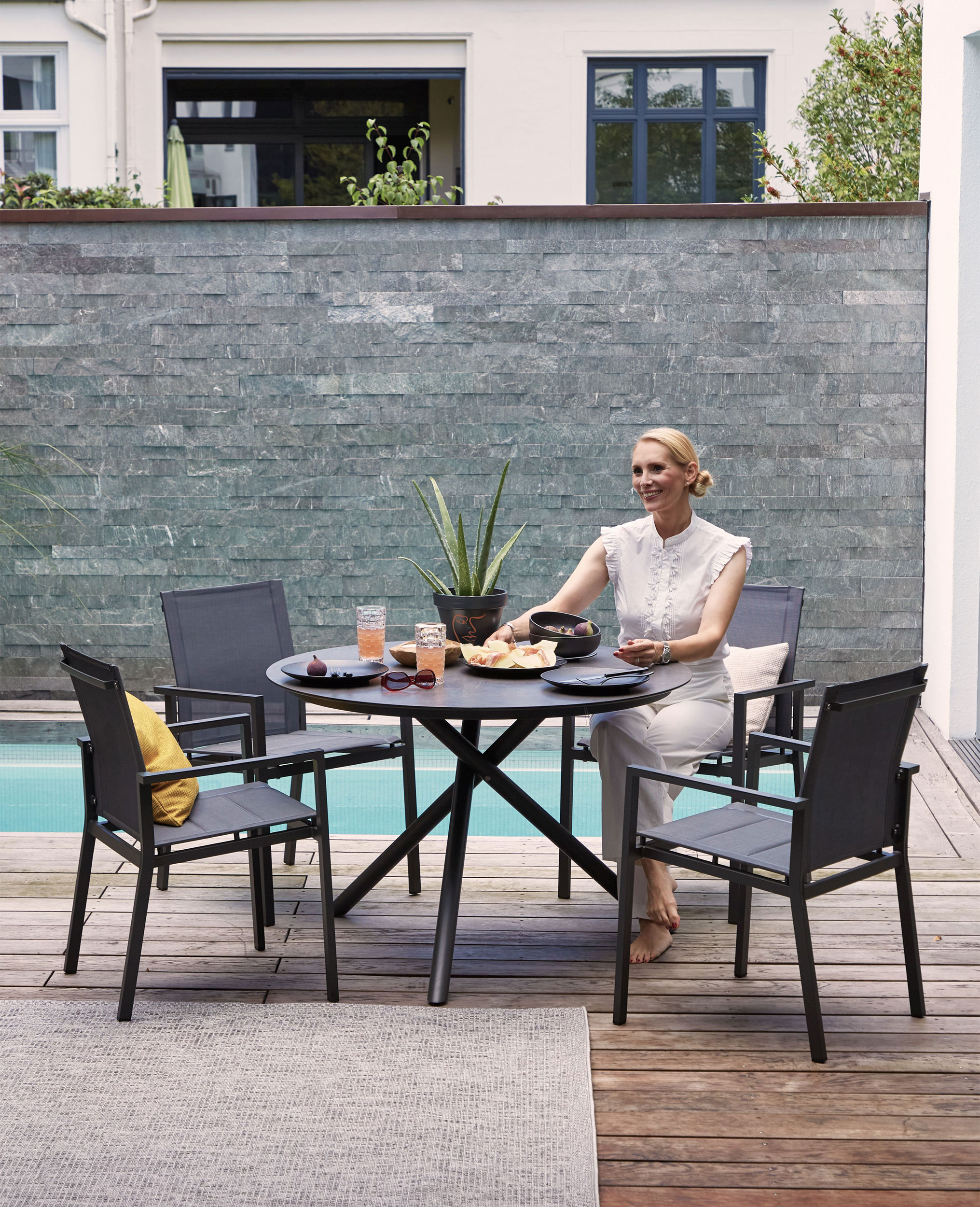 OUTDOOR Gartentisch Alu rund image number 2