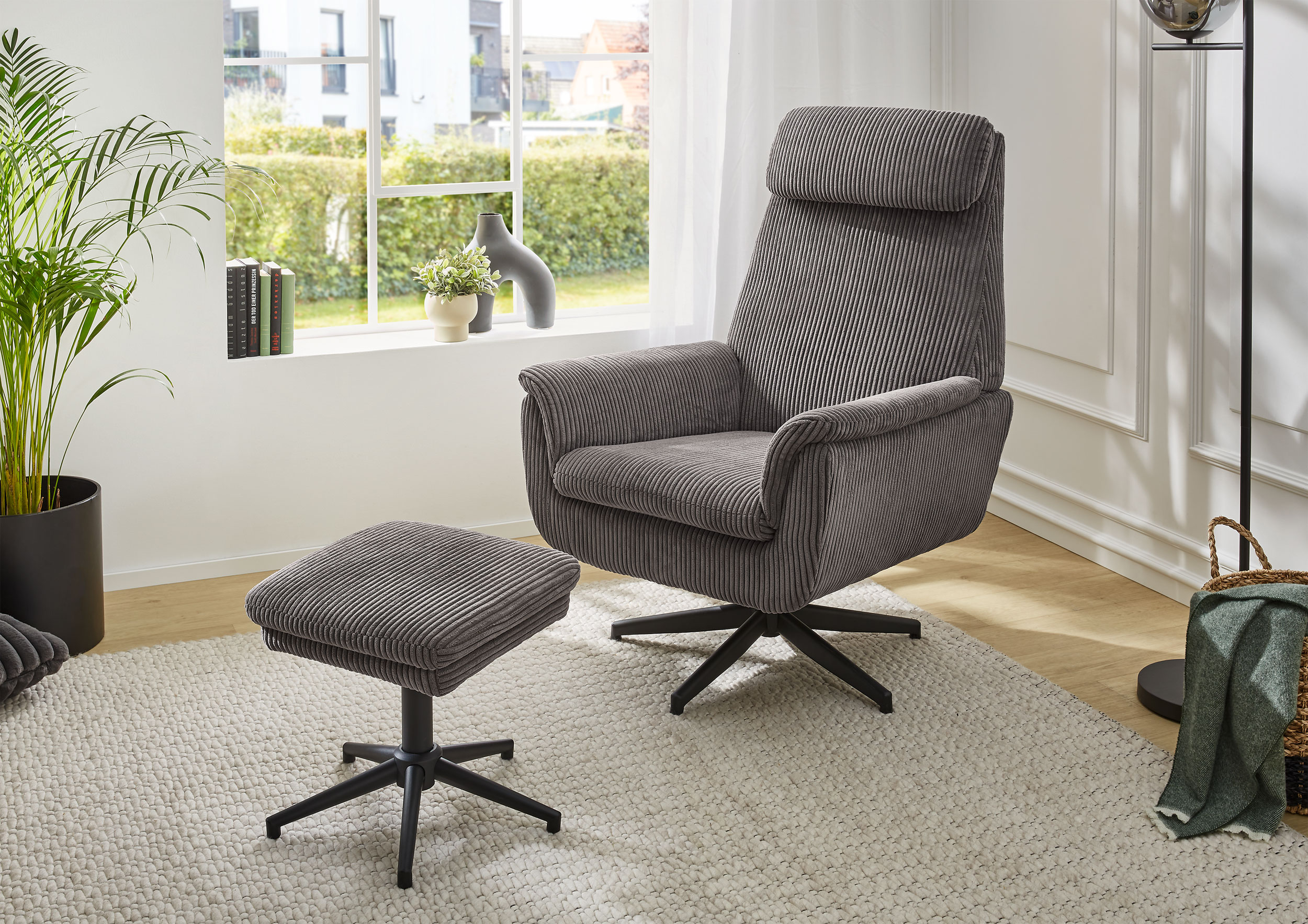 Relax-Sessel mit Hocker image number 2