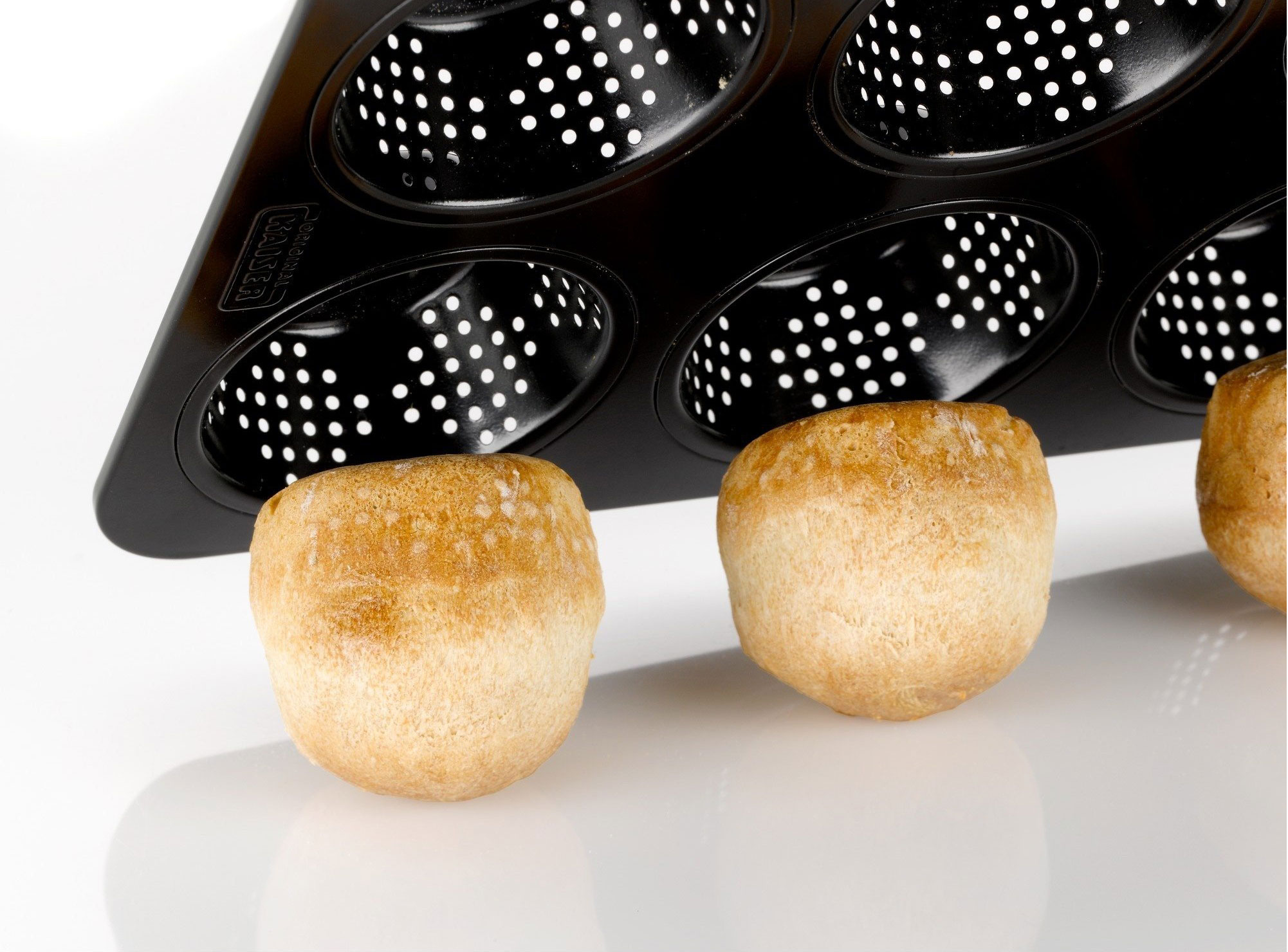 Kaiser 6er Br&ouml;tchenform perforiert image number 2