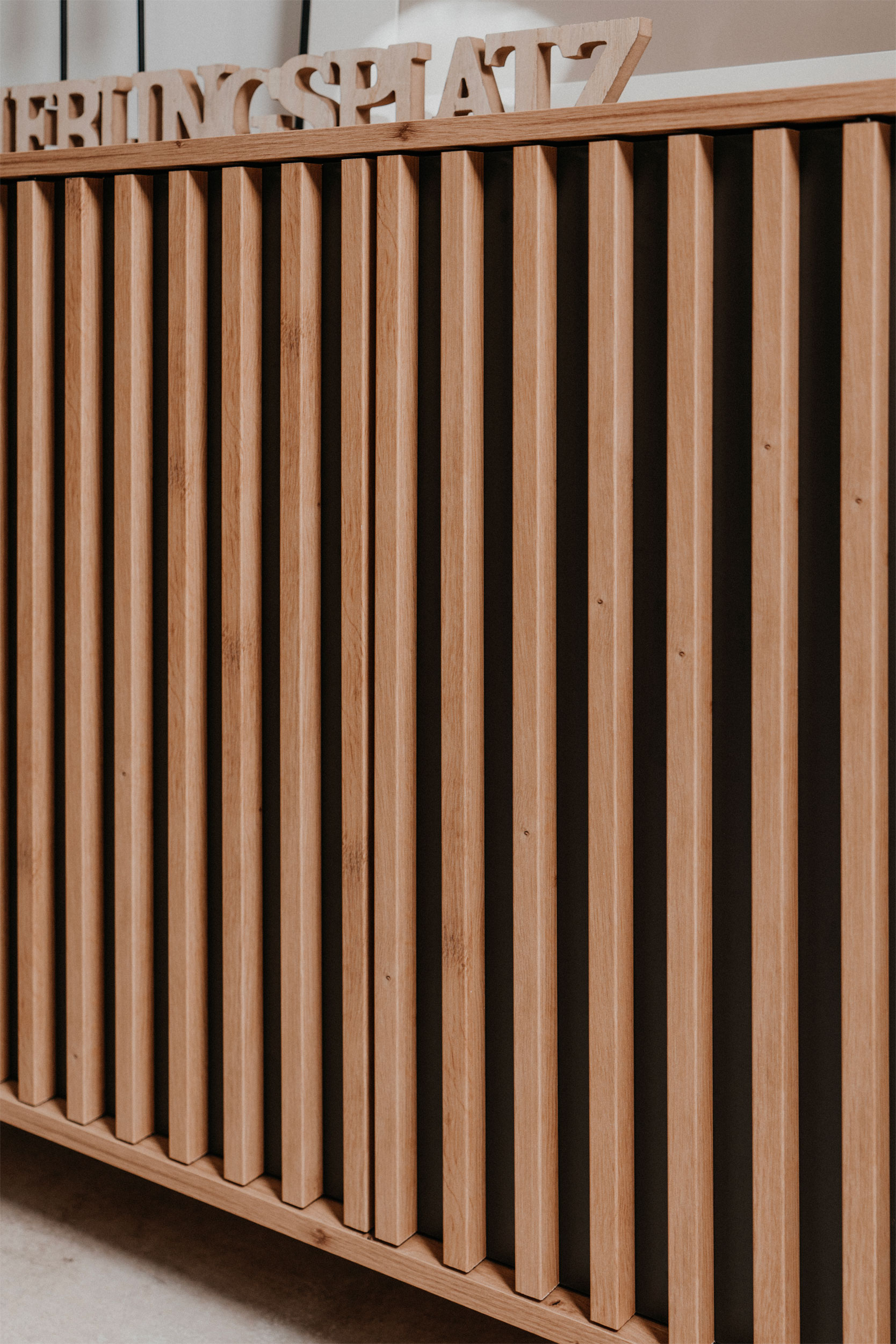 Sideboard image number 8