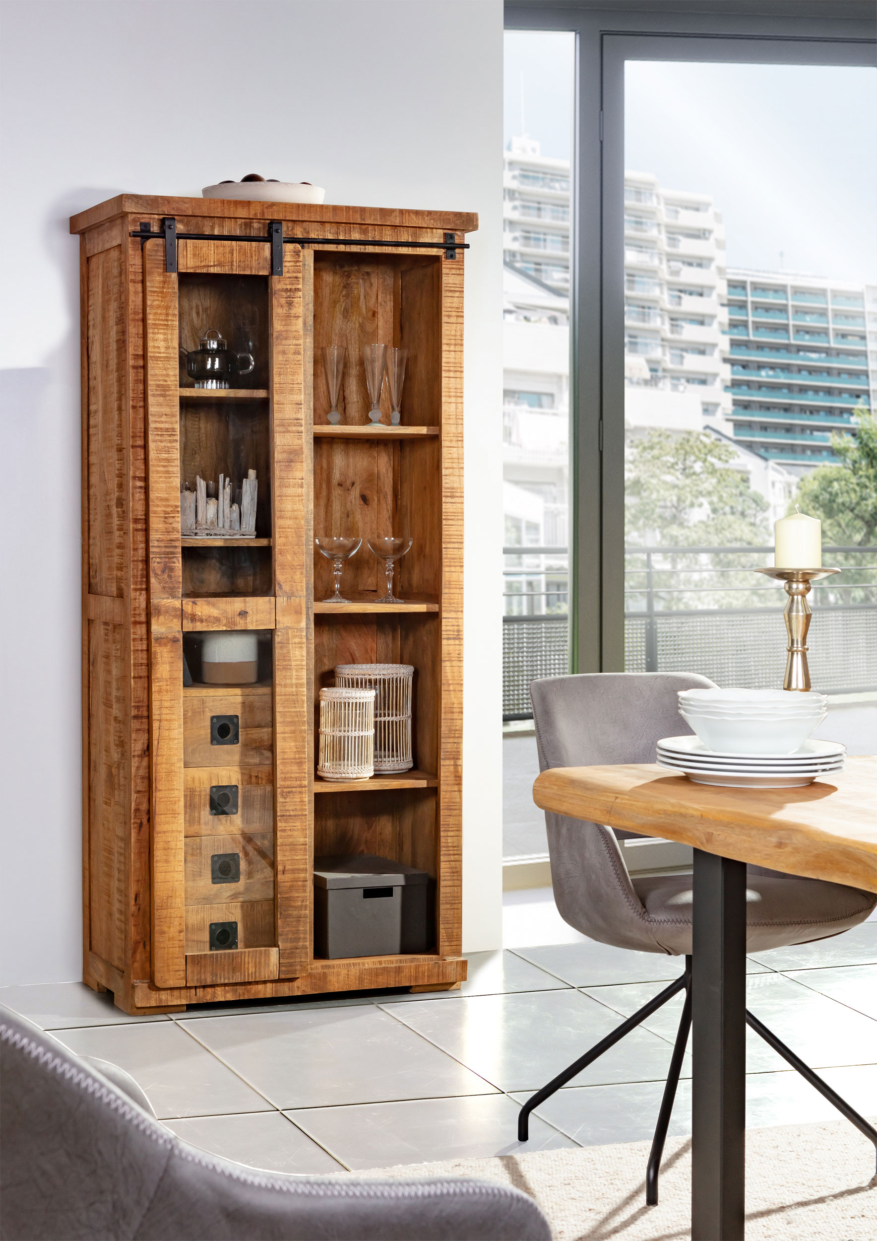 Vitrine image number 2