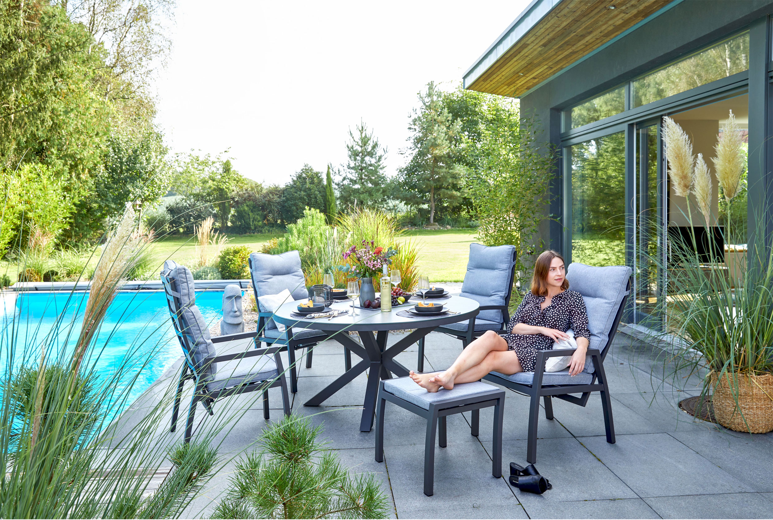 OUTDOOR Gartentisch rund x-Fu&szlig; image number 2